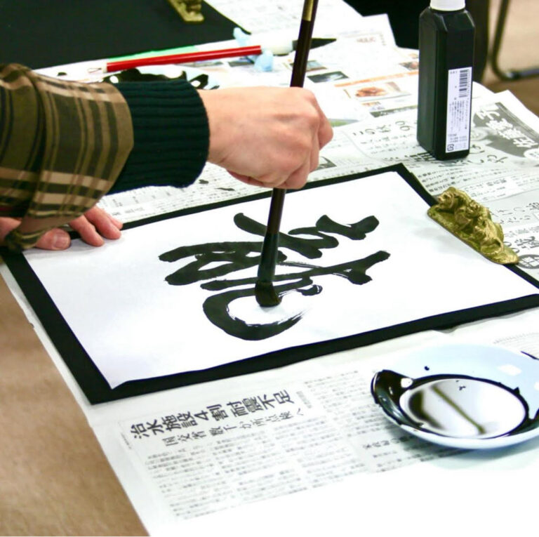 筆を動かし、作品づくりに集中する時間